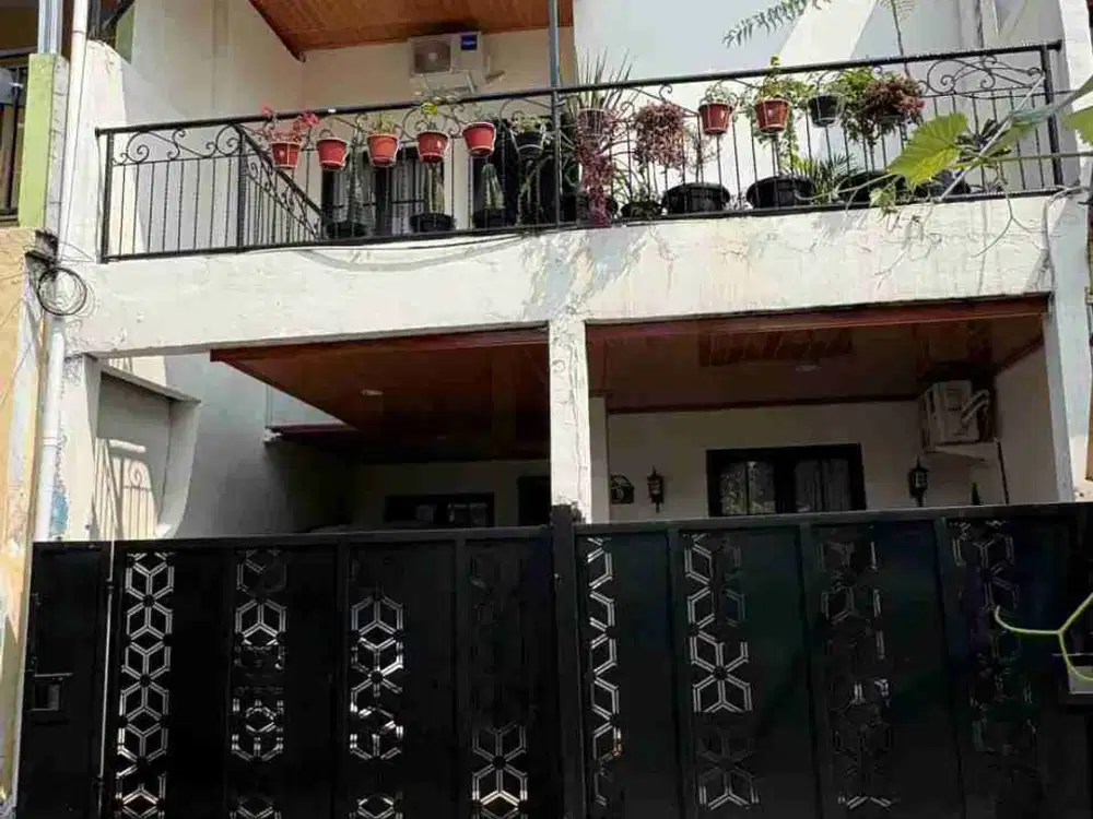 rumah 2 lantai lokasi strategis selangkah ke jalan  purwakarta di antapani