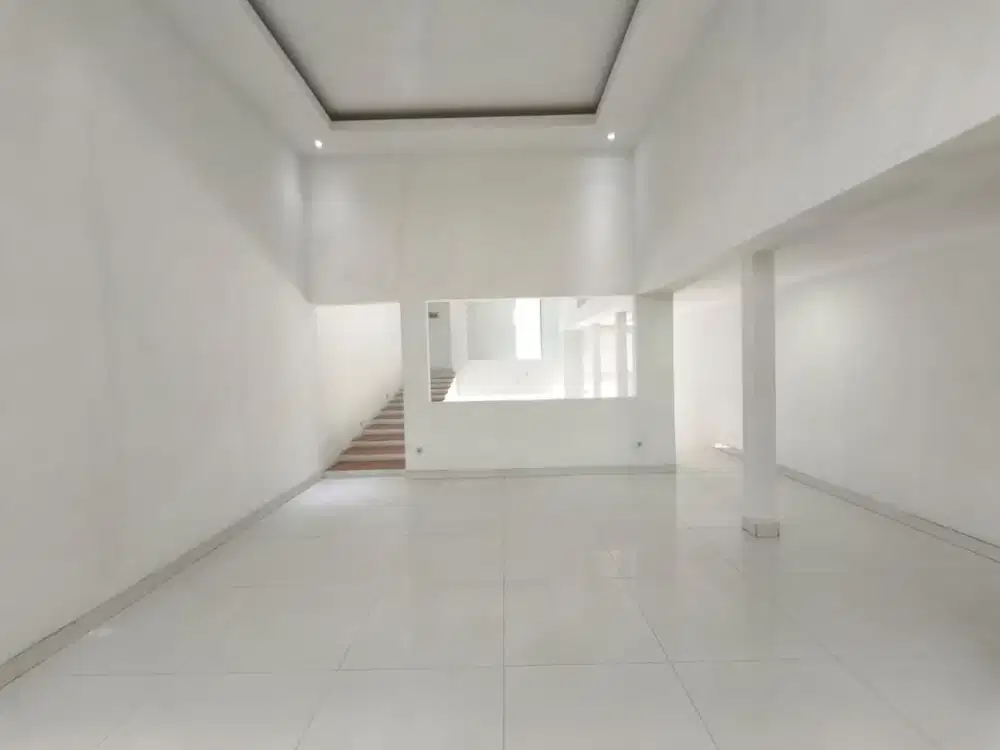 Disewakan Rumah Kav DKI Meruya, LT 250 m², LB 180 m², 2 Lantai, 4+1 KT, Cocok untuk Office/Cafe, Rp 125 Jt/Tahun Nego