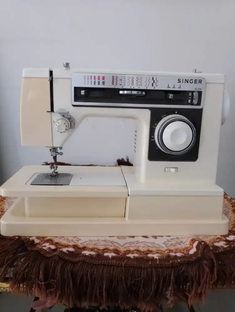 Mesin jahit listrik Singer 6136