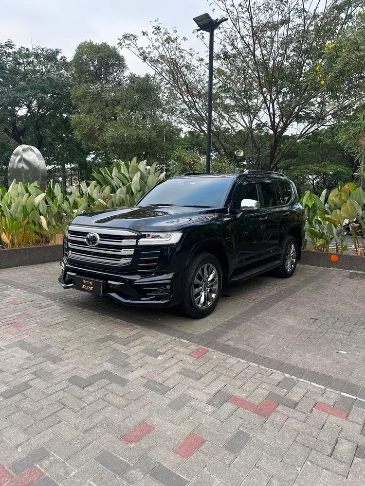 Toyota Land Cruiser 300 VXR 2025 Low Odo Service Record Toyota