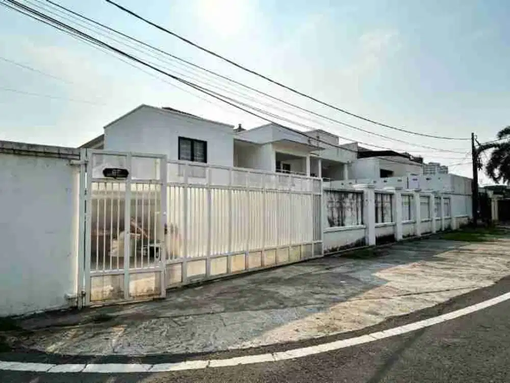 Dijual Rumah Mewah Hook 2 Lantai di Mampang Jaksel SHM LT 454m² 5+1 KT Bebas Banjir