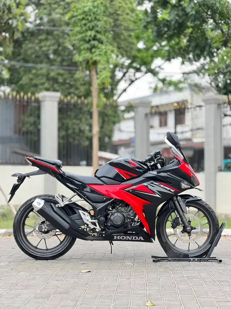 HONDA CBR 150R HITAM MERAH 2019 KM 12K PAJAK HIDUP RASA BARU