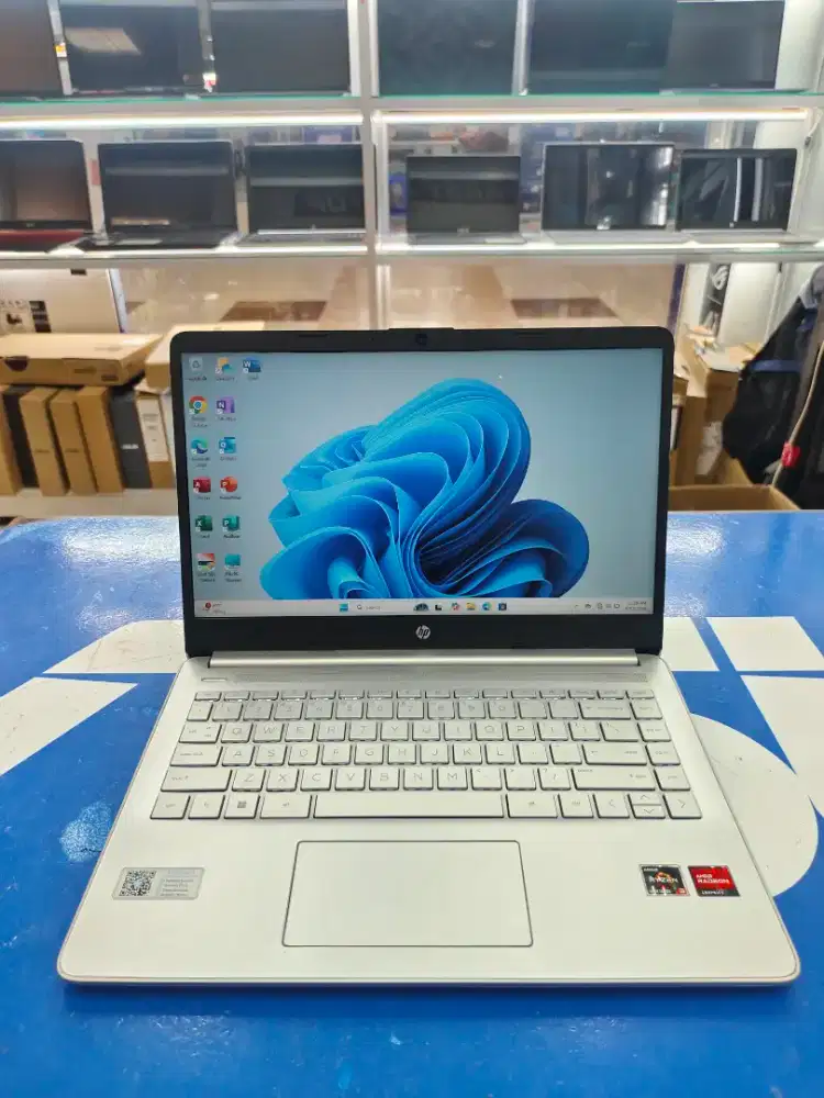 HP 14S RYZEN 3 RAM 8 SSD 512 BACKLIT KEYBOARD