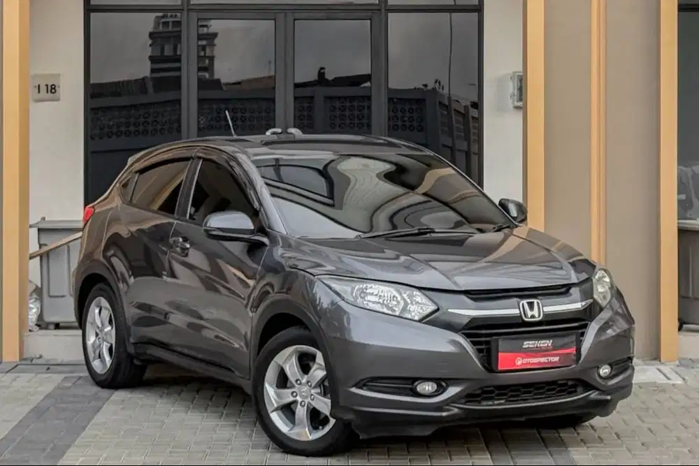 Honda HRV HR-V 1.5S 1.5 S MT Manual 2015 Abu Abu Baja Metalik.