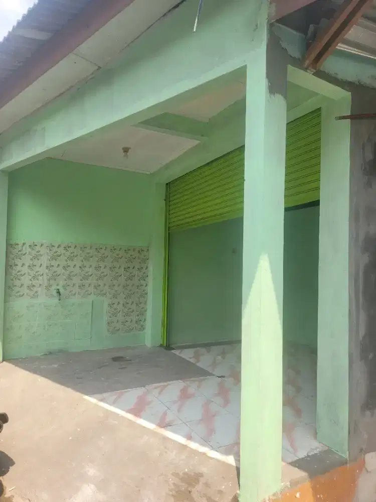 Disewakan kios padat penduduk cocok buat warung madura