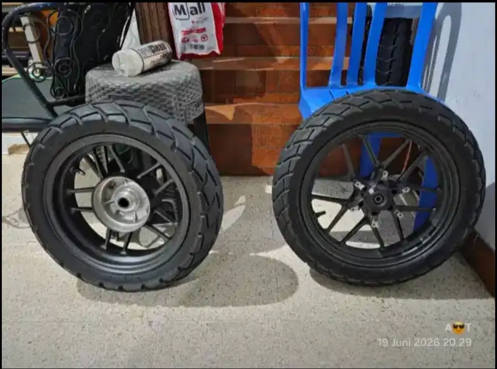 Velg dan ban bawaan Honda ADV 160 tahun 2025