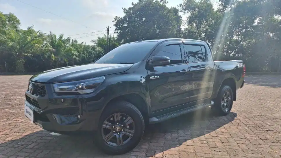 LIKE NEW Toyota HILUX 2.4 D-Cab V Solar-AT 2026 KTPK