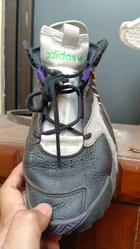 Sepatu Adidas size 44 masih bagus