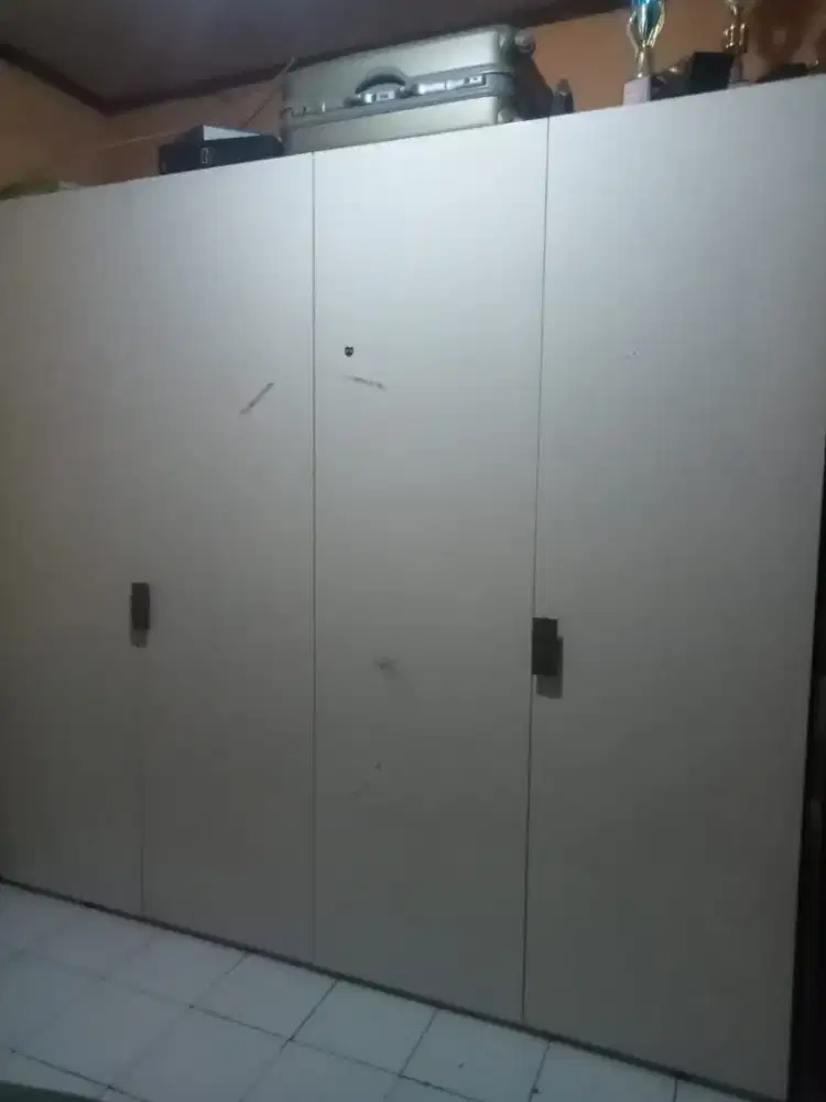 Lemari metro informa 4 pintu besar second