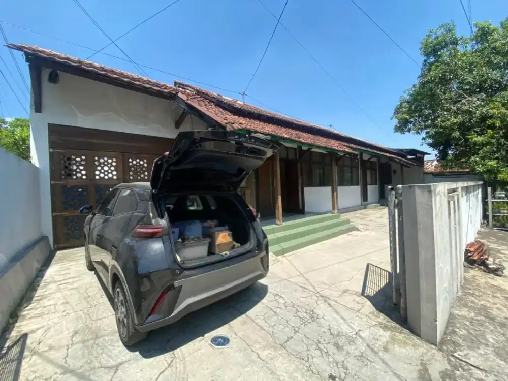 Disewakan rumah 2 lantai + gudang tempat usaha