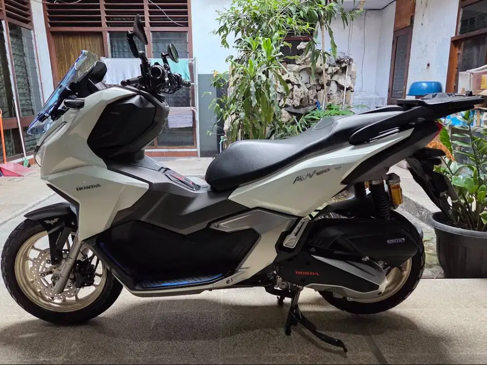 Honda ADV 160 CBS Tahun 2022 Akhir Low KM SIMPANAN