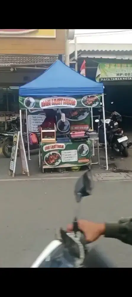 Dibutuhkan karyawan penjaga outlet nasi bakar
