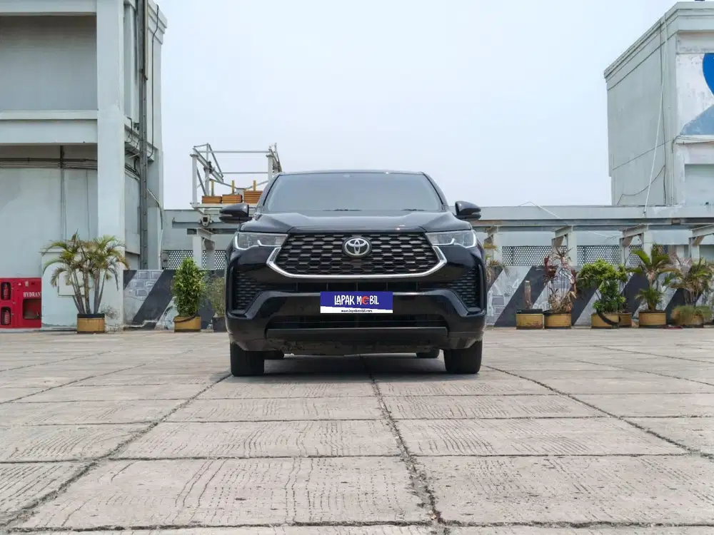 Toyota Innova Zenix 2.0 V CVT Matic 2024 low Km 17rb Tangan 1