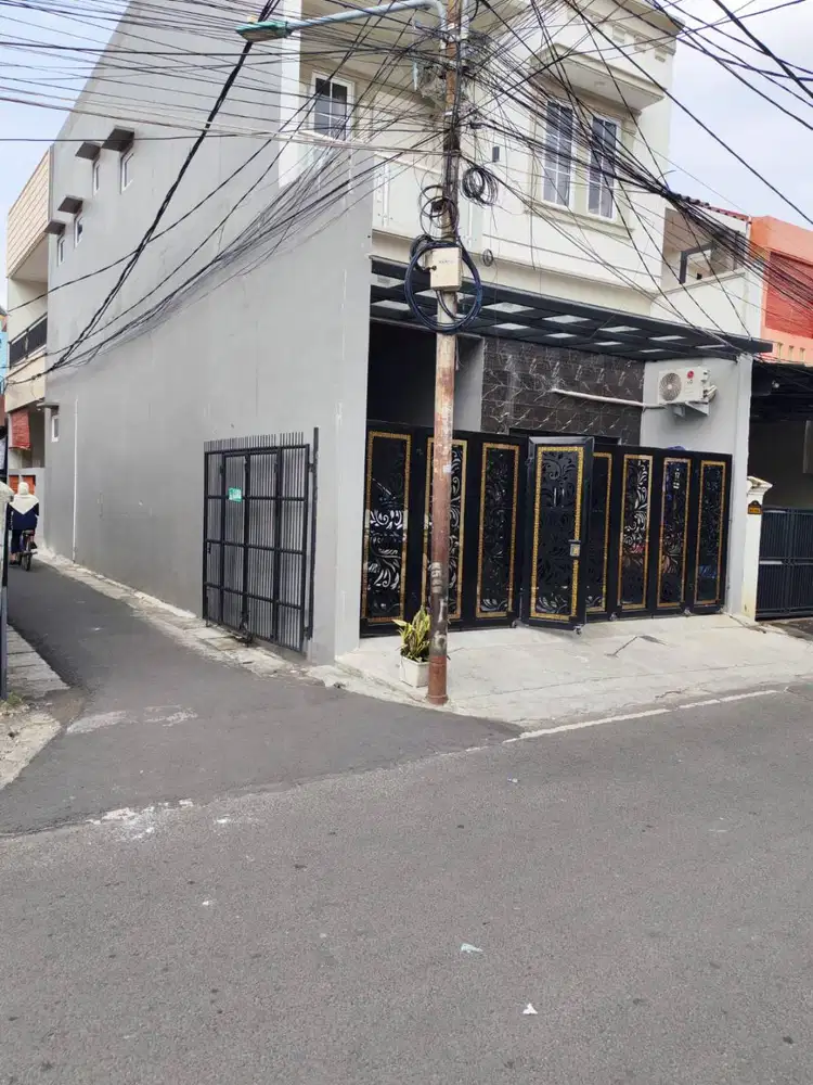 RUMAH BARU SIAP HUNI & FULL FURNISHED DI PUSAT KOTA JAKARTA!