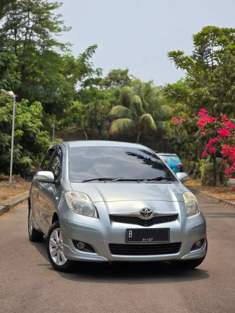 TOYOTA YARIS 2011 E MATIC SILVER LOW KM PAJAK HIDUP MULUSSS SIAP PAKE
