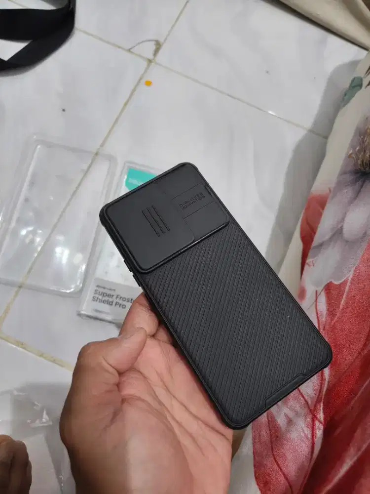 Poco F6 Case nilkin ori yang ada tutup kameranya sama magsafe