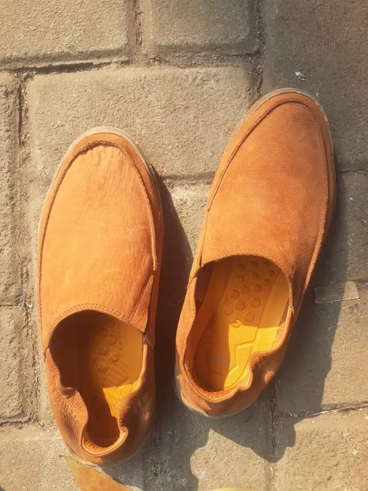Dijual sepatu kulit