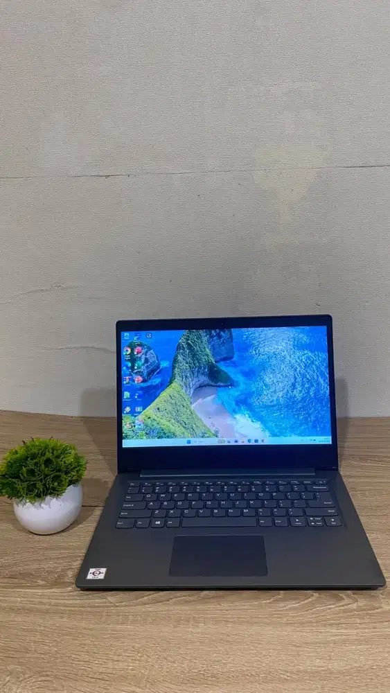 Lenovo V14-ADA/-AMD Athlon Gold 315OU/RAM 4Gb/SSD 256Gb/Layar 14H