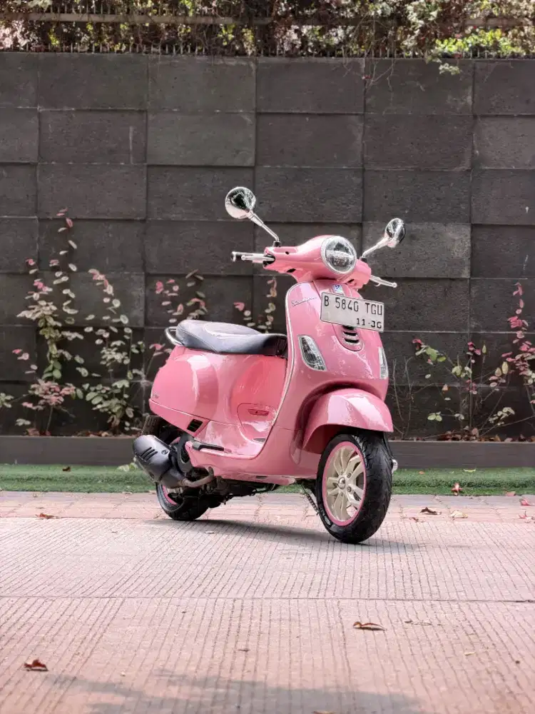 JUAL CEPAT PIAGGIO VESPA LX 125 IGET LED THN 2020 LOW KM!