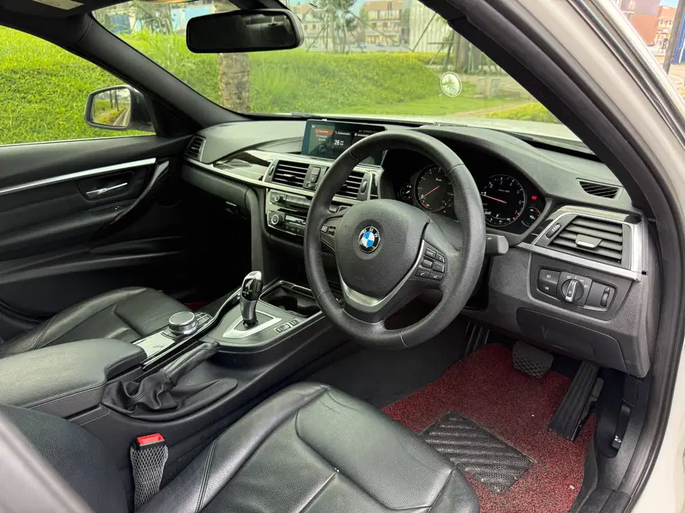 BMW F30 320i FACELIFT LCI LUXURY 2019 PUTIH SEDAN