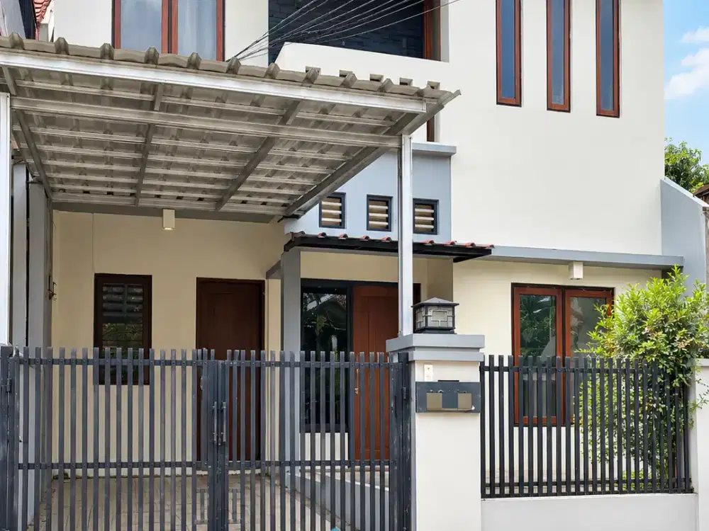 Jual Rumah 2 Lantai Siap Huni di Regensi Melati Mas, SHM On Hand, Selangkah ke Akses Tol Kunciran-Serpong, Mall Living World Alam Sutera & BSD City