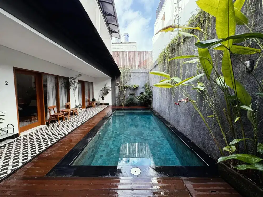 DIJUAL RUMAH SEMI VILLA MODERN 3 LANTAI DI PADANGSAMBIAN KAJA, DENPASAR BARAT, BALI
