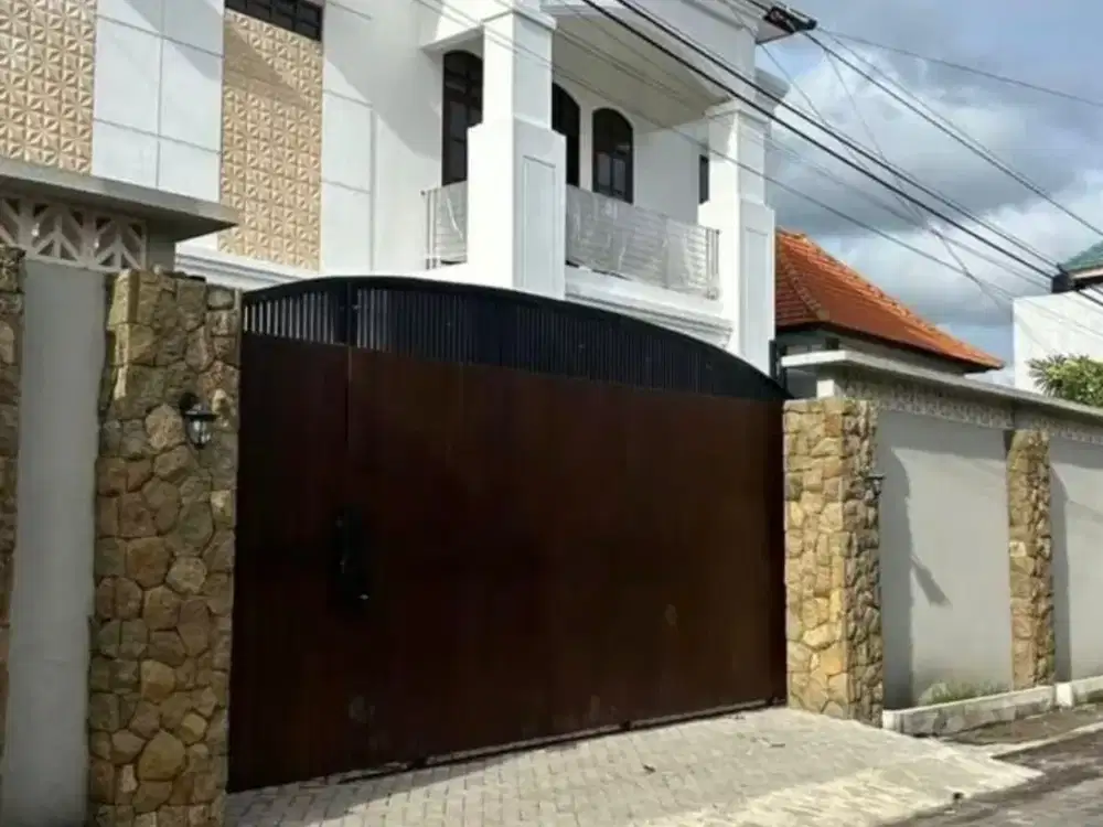 Dijual Rumah Mewah Bonus Mercedes-Benz di Denpasar Selatan, Bali