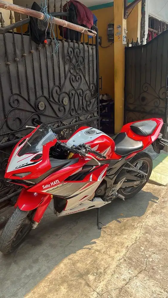 cbr 150R 2022 LED