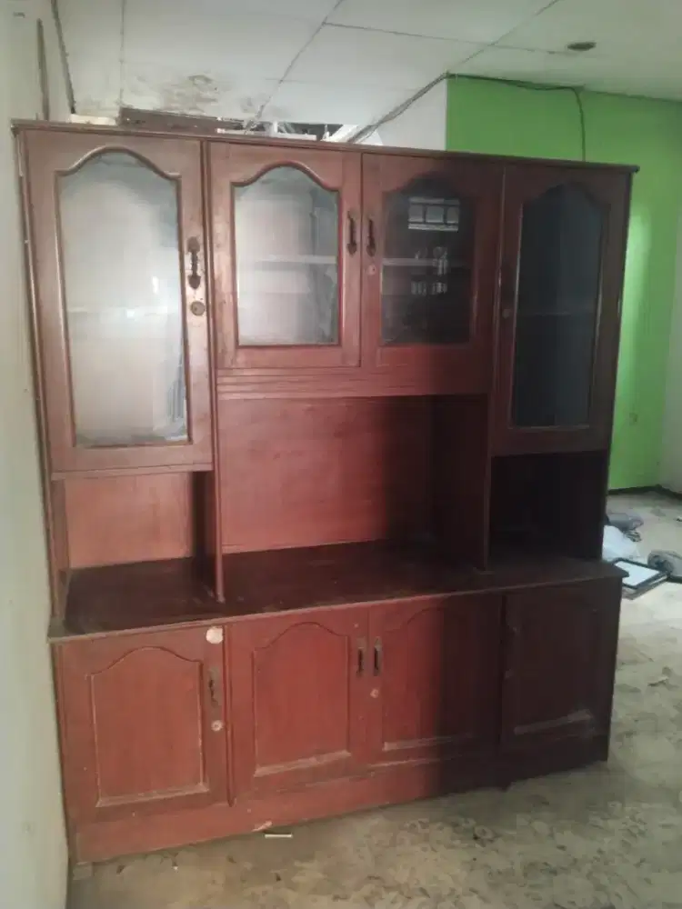 Lemari bufet kayu