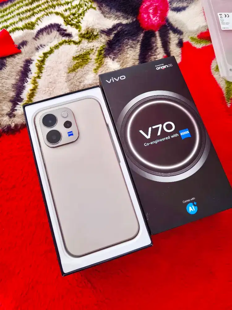 VIVO V70 5G RAM 8+8/256 GB FULLSET MULUS GARANSI PANJANG