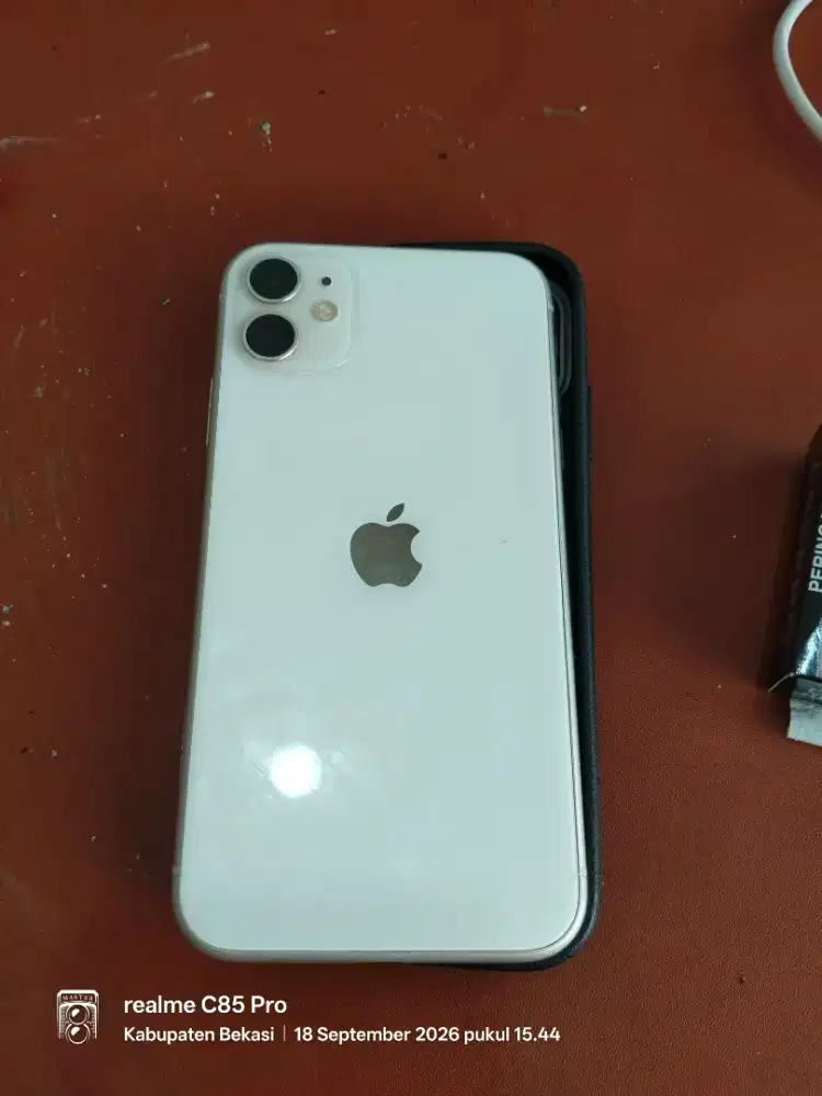 Iphone11 64gb putih inter all operator aman mulus kardus casan ada