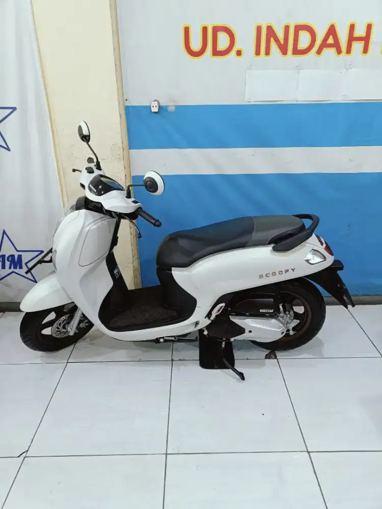 SCOOPY ESP STYLISH PRESTIGE KEYLLES REMOT 2025 KM LOW BISA KREDIT