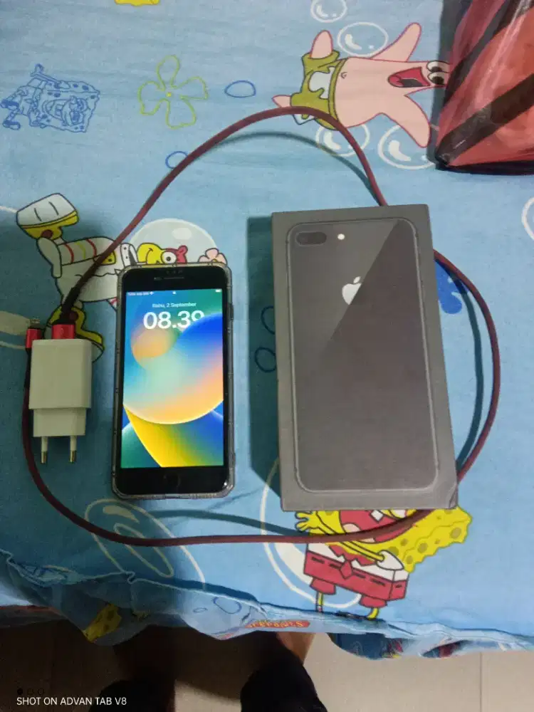 iPhone 8+ 64gb black jaringan permanen XL dan Axis