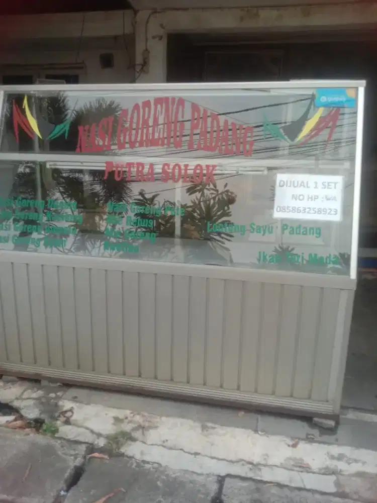 Etalase besar dan sedang