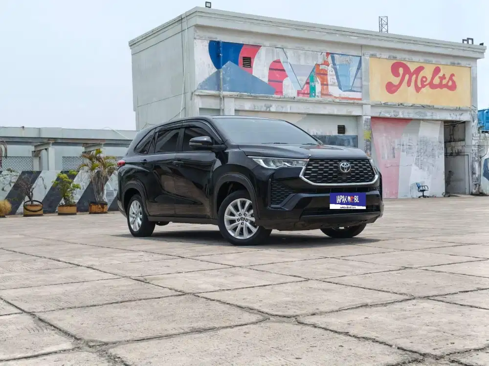 Toyota Innova Zenix V CVT 2.0 Matic AT 2024 Hitam KM 17RB