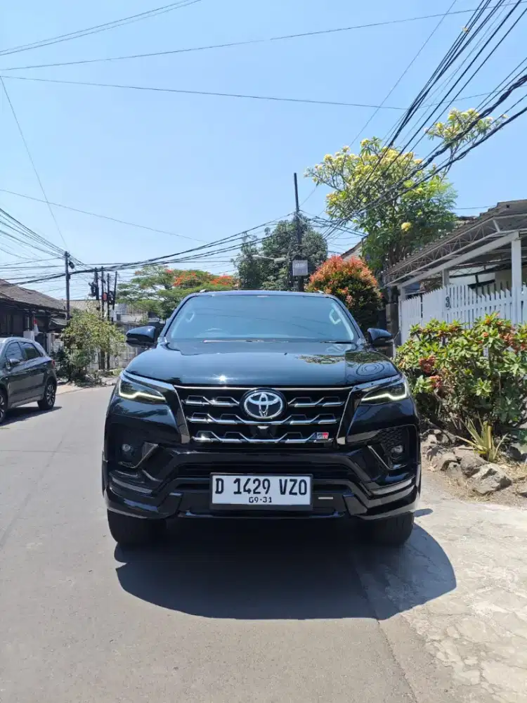 Fortuner 2.8 GR At 2023 Hitam