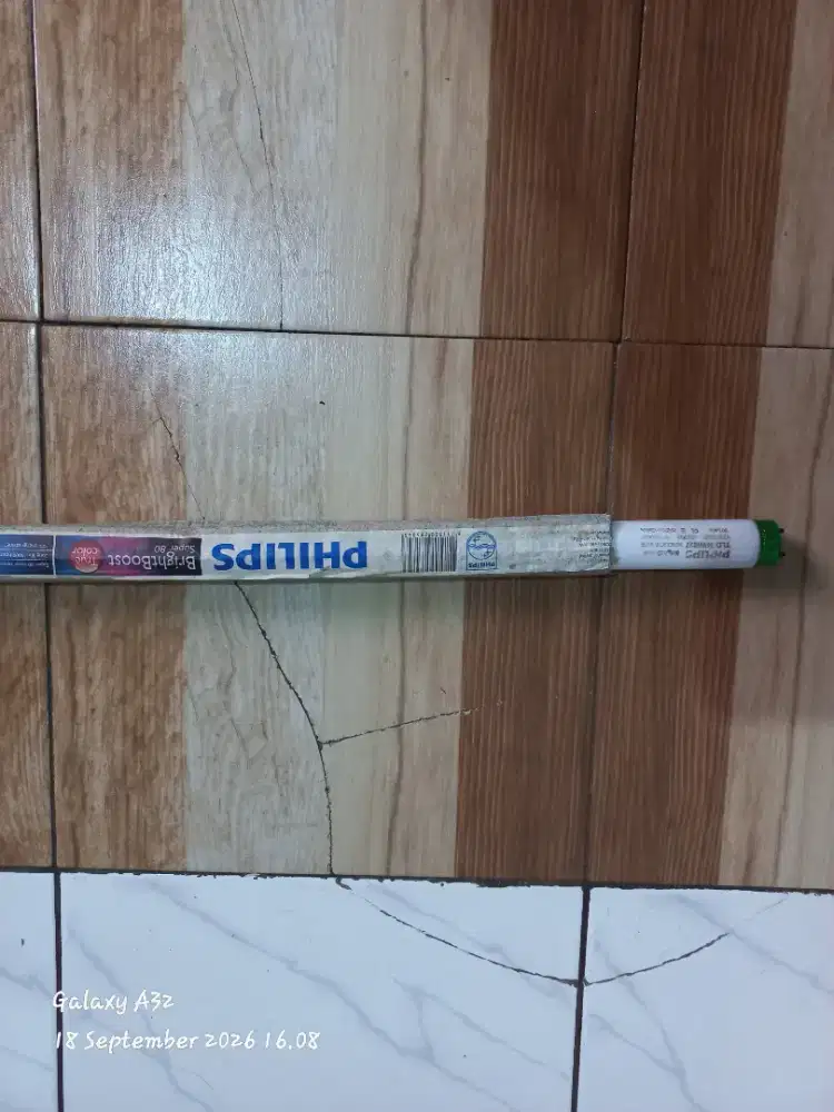 Dijual butuh Lampu TL-D Philips 36w/827