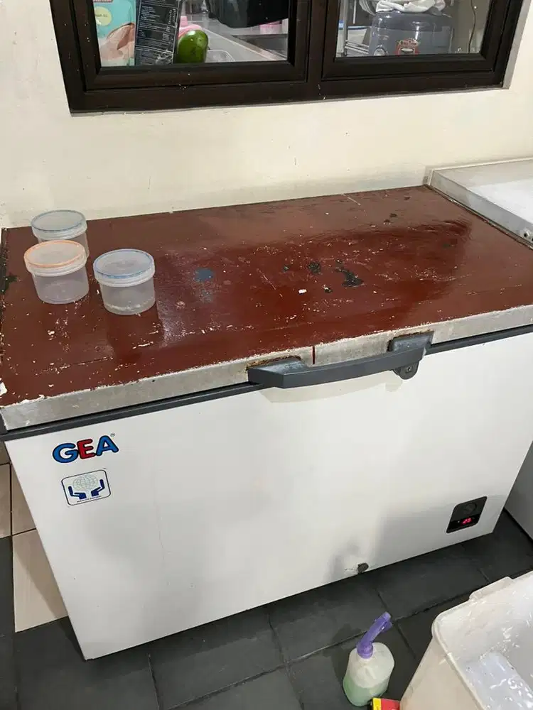Dijual chest freezer dan chiller