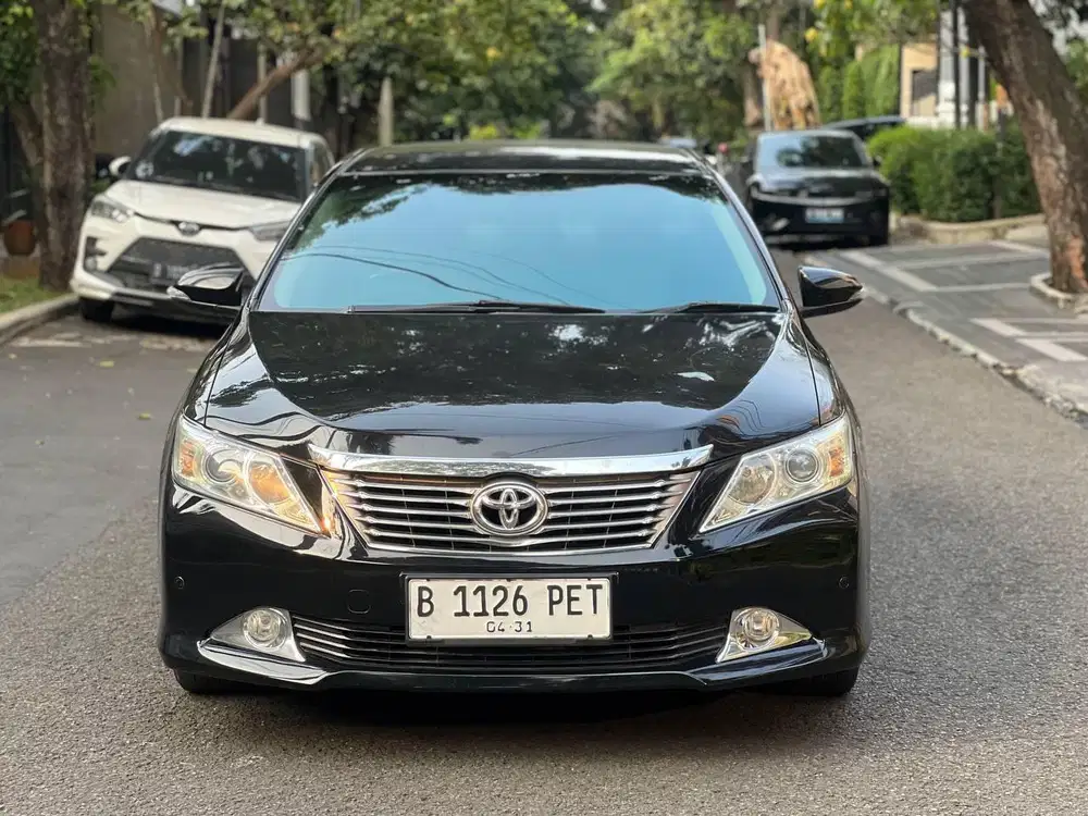 TOYOTA CAMRY V 2.5 AT 2014 HITAM ISTIMEWA SIAP PAKAI
