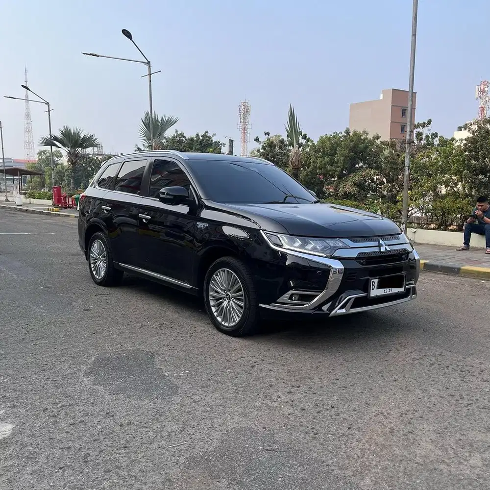 Mitsubishi Outlander PHEV Ultimate 4x4 2019 HV Like New 2020