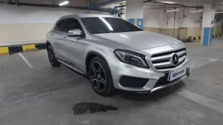 DP MURAH Mercedes-Benz GLA200 1.6 Bensin-AT 2015  CSMSB