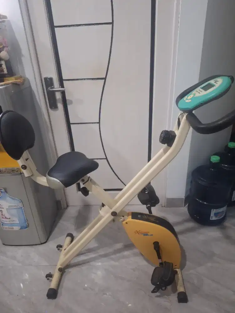 Dijual sepeda statis kondisi seadanya