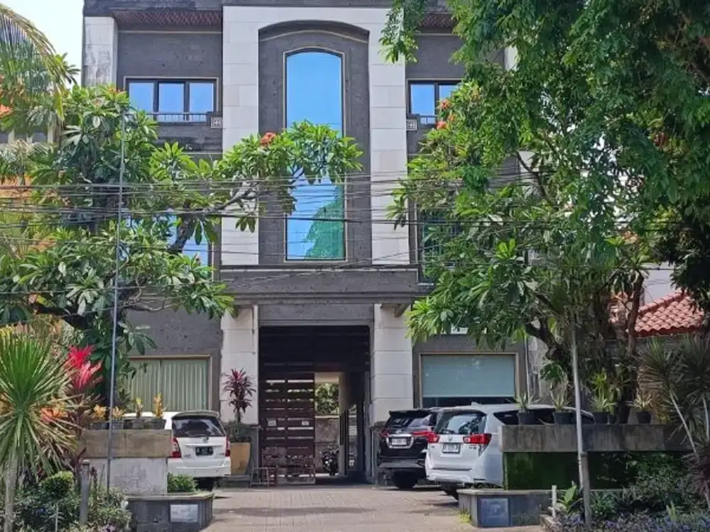 GEDUNG RUKAN COK AGUNG TRESNA DAN DEWI MADRI RENON DENPASAR, BALI