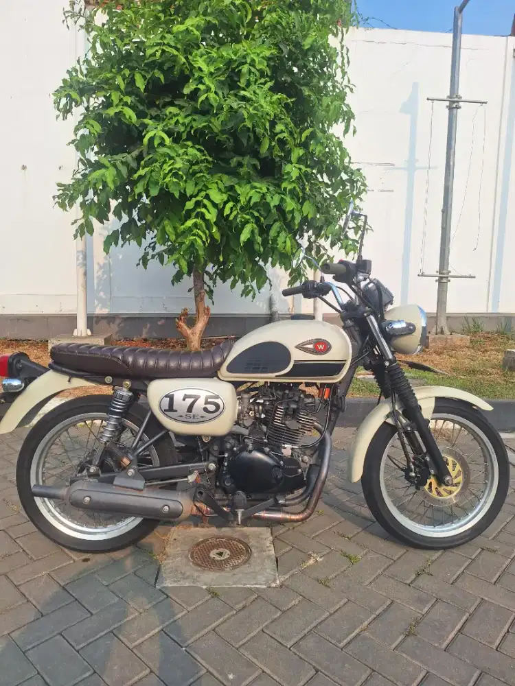 Kawasaki W175 SE Matte Urban White (Putih Gading) 2021