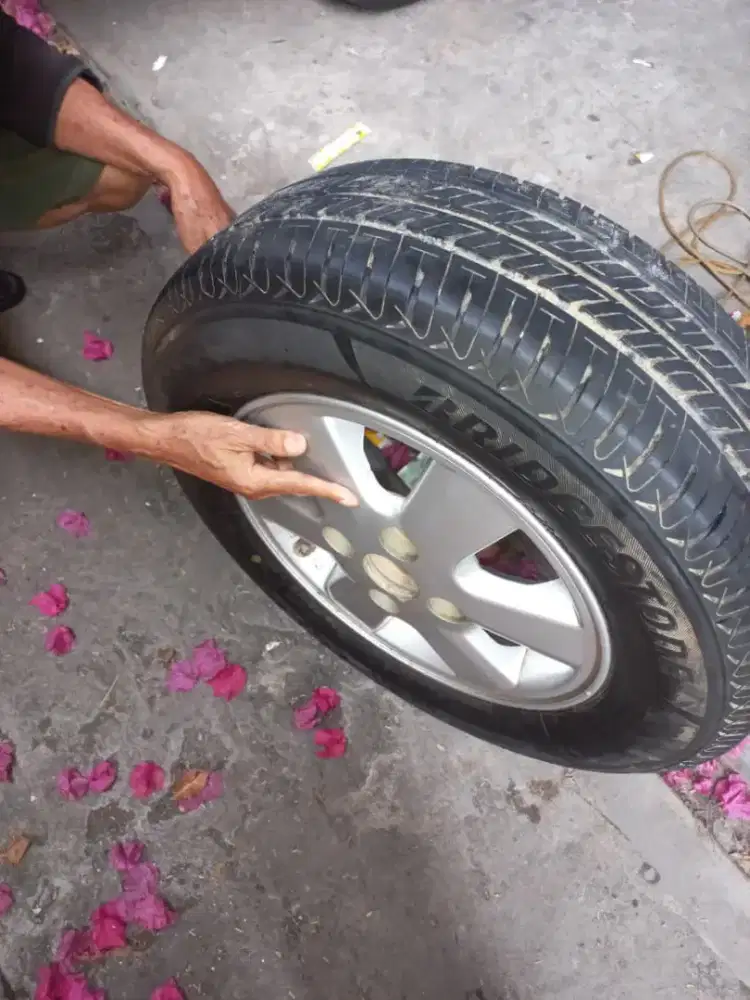 ban dan veleg mobil avanza