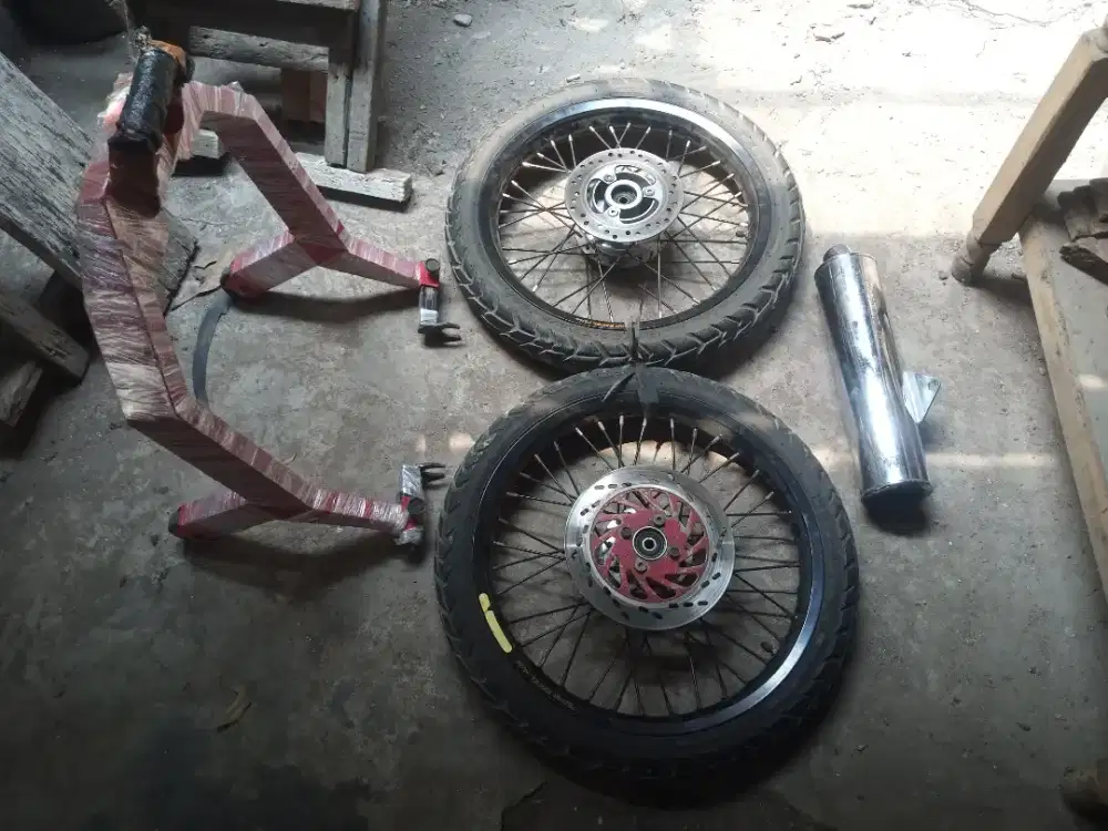 Velg ruji, knalpot