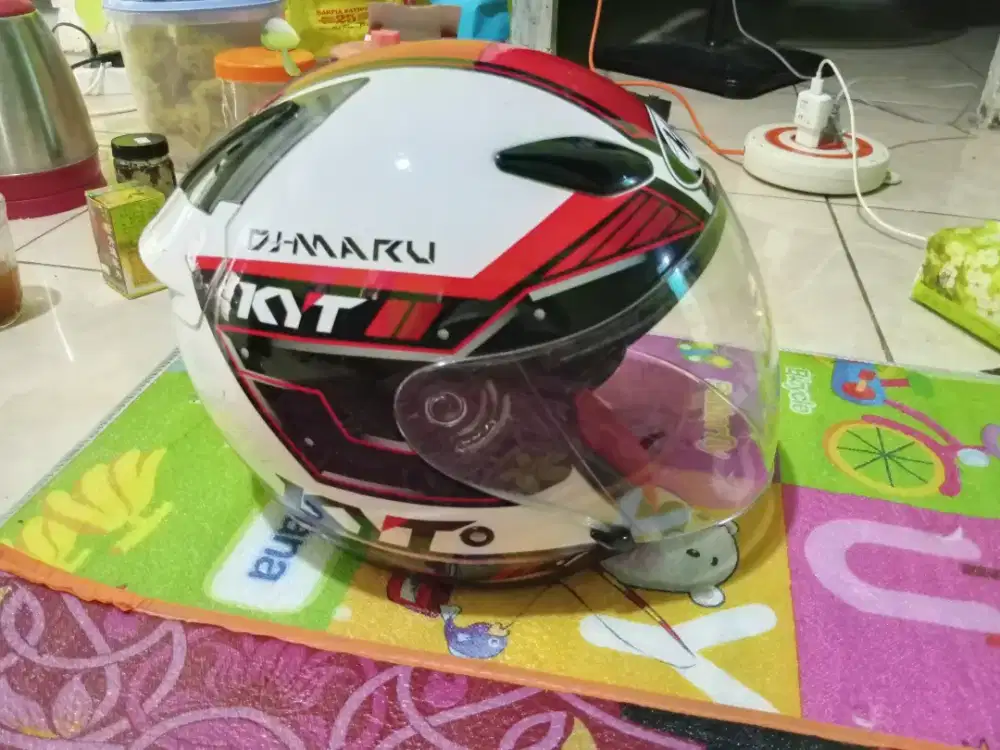 Helm KYT M masih layak pake Subang kalijati Dauan murah