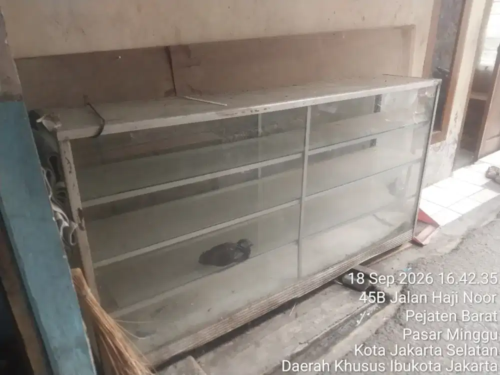Dijuall etalase bekas kondisi dipoto
