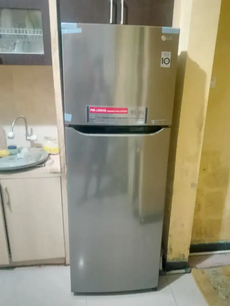 Di jual Kulkas LG inverter 333liter 2 pintu