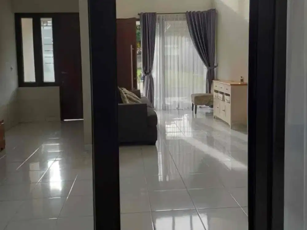 Dijual Cepat Murah Rumah cantik di Citra gran Cibubur akses  200m Tol